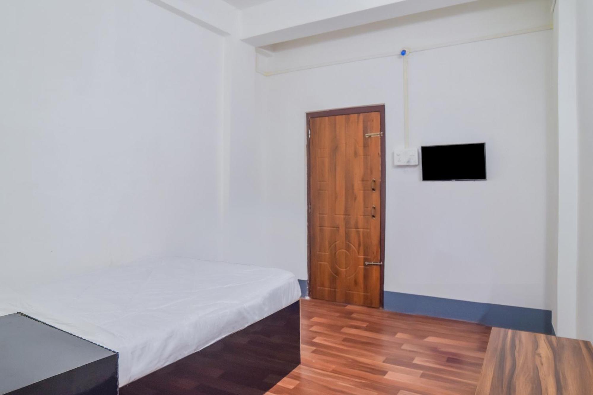 Hotel O Dc Lodge Kaharpara Bagian luar foto